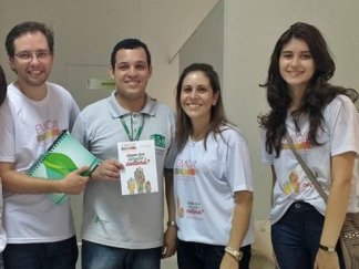 Comissão Organizadora entrega material informativo no Campus São Borja