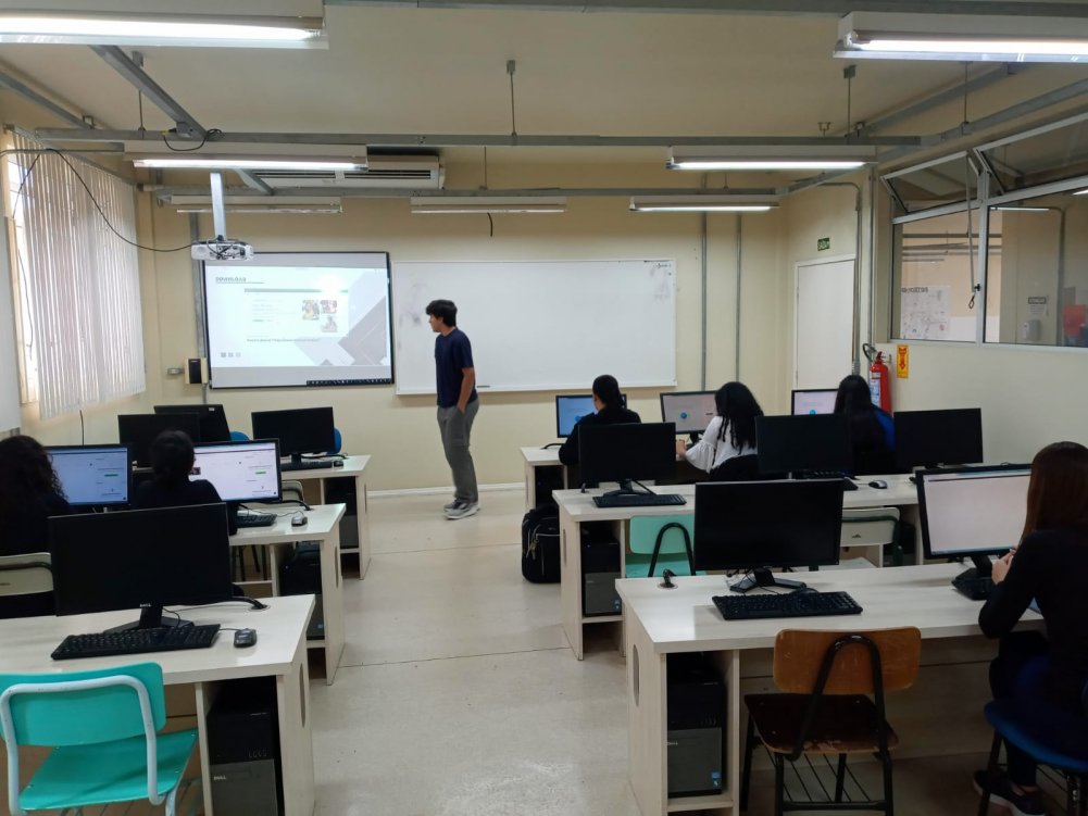 Curso capacita estudantes da área de TI