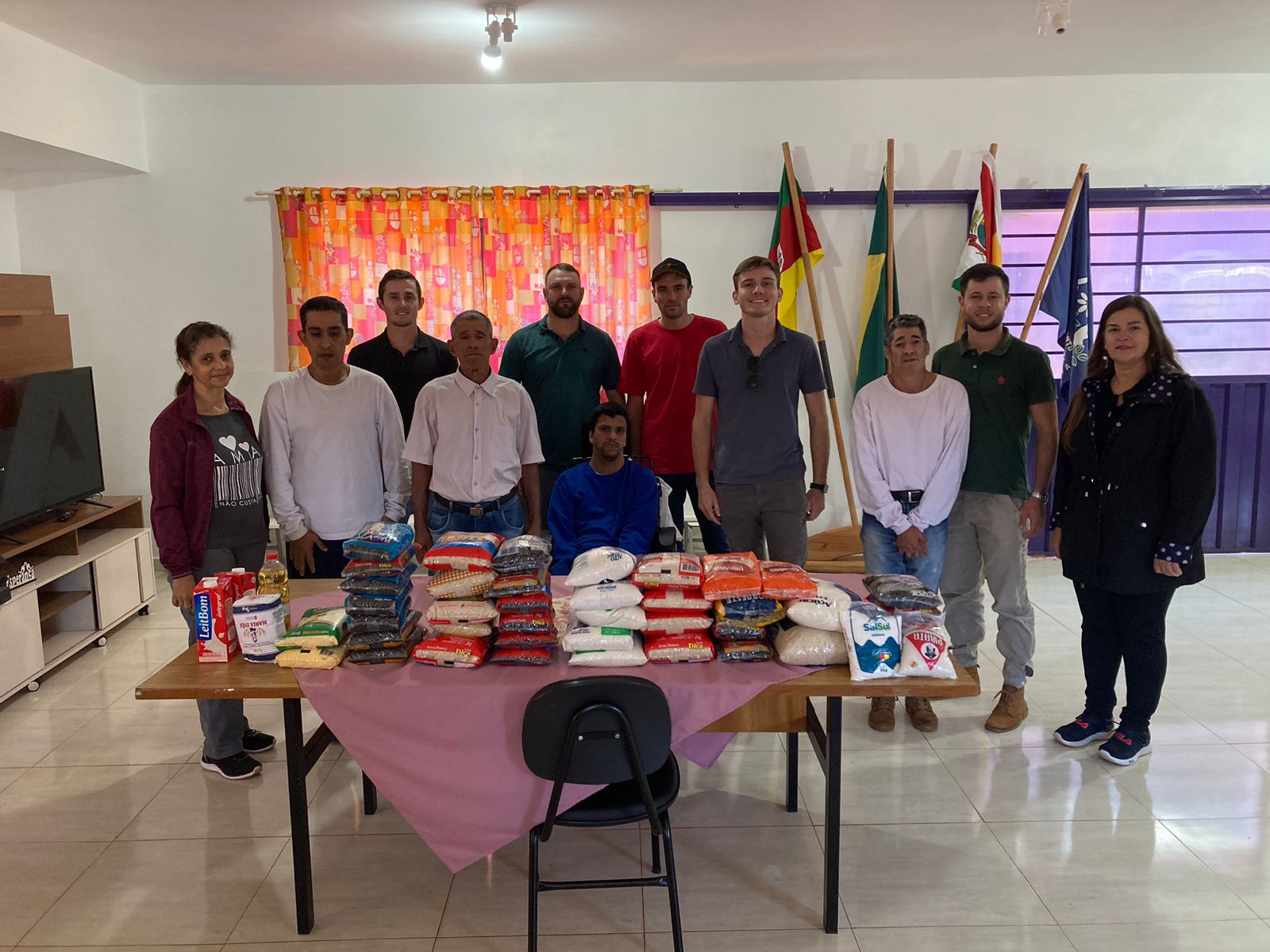 4. Foto doação APAE