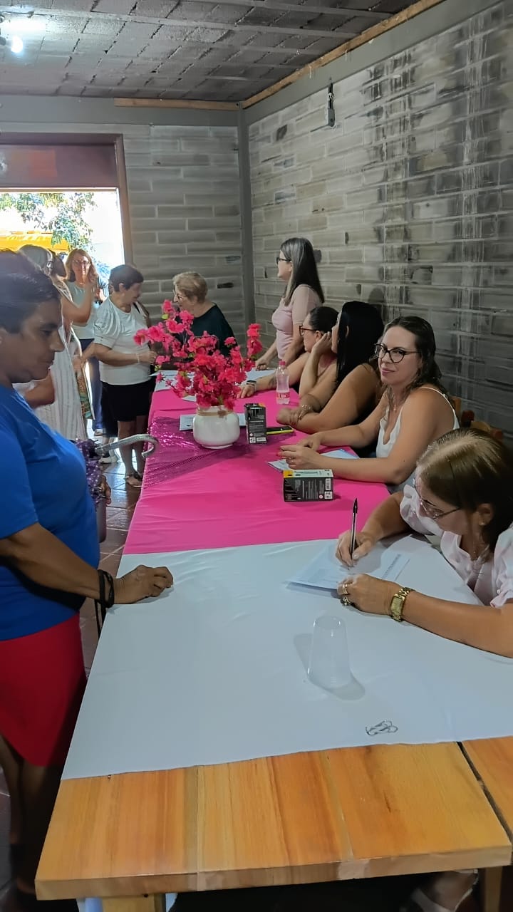 6 Ana auxiliando no credenciamento