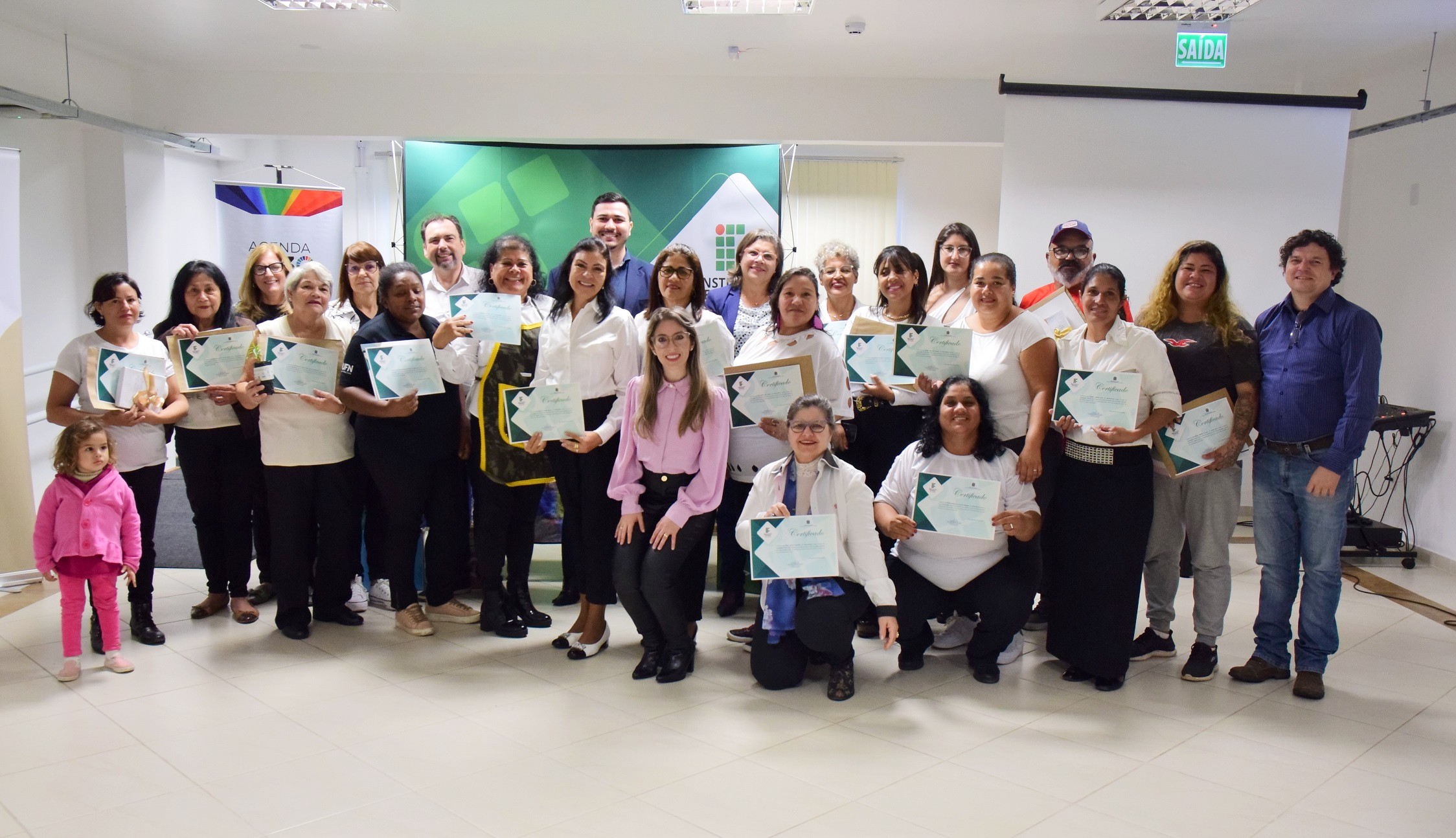 Alunos recebem certificação do curso de customização