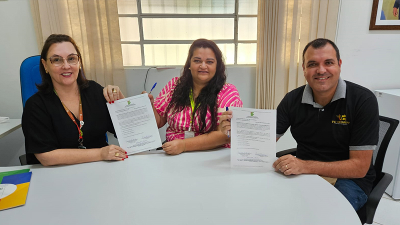 IFFar noticia assinatura ato infraestrutura no Campus Jaguari