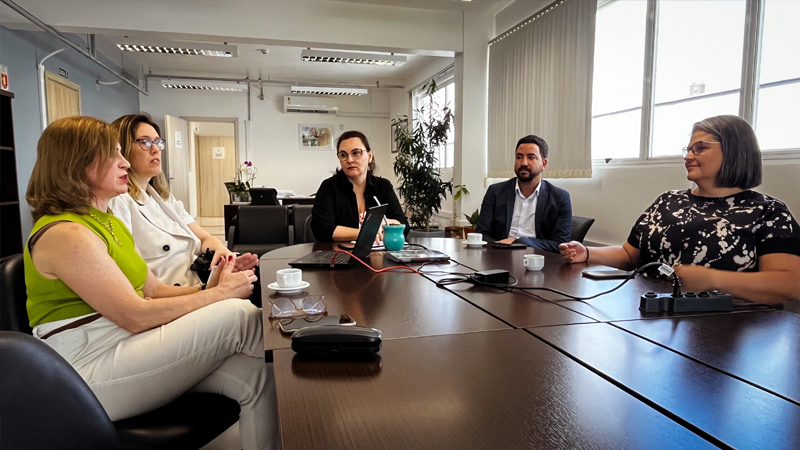 Membros da Procuradoria Federal junto ao IFFar realizam reunião com a reitora