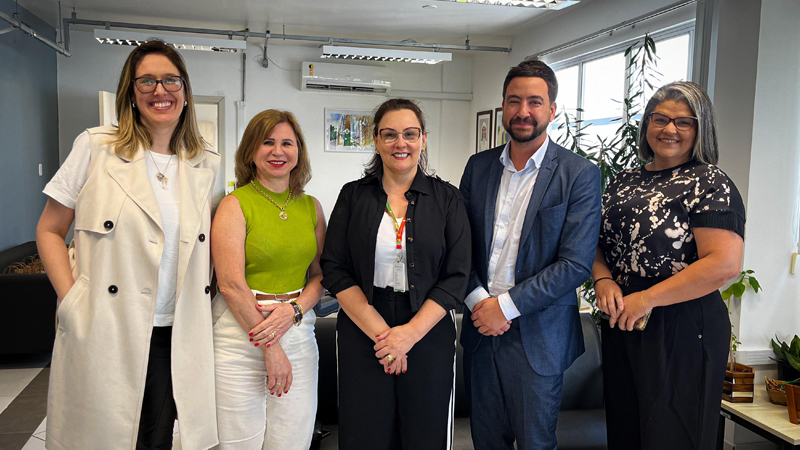 Membros da Procuradoria Federal junto ao IFFar realizam reunião com a reitora