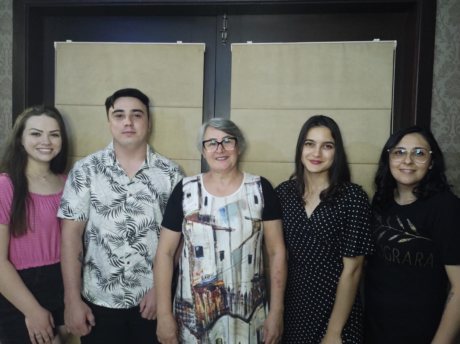 Professora Clarinês com os acadêmicos de Licenciatura em Ciências Biológicas participantes do projeto