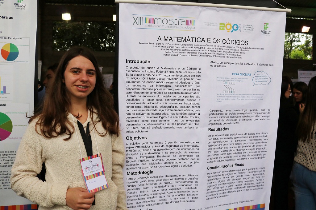 Projeto de matemática sendo apresentado na mept