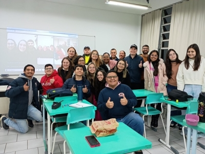 Alunos do Bacharelado em Administração recebem orientações do DA de SVS