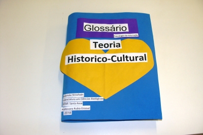Turma da Licenciatura em Ciências Biológicas faz exposição de Glossários da Teoria Histórico-Cultural 