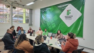 Professores se reúnem para planejar curso de Preparadoras de Derivados do Leite do Programa Mulheres Mil