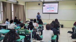 Estudantes do IFFar – Campus Santo Ângelo recebem ação de sensibilização pelo Dia da Dignidade Menstrual Estudantes do IFFar – Campus Santo Ângelo recebem ação de sensibilização pelo Dia da…